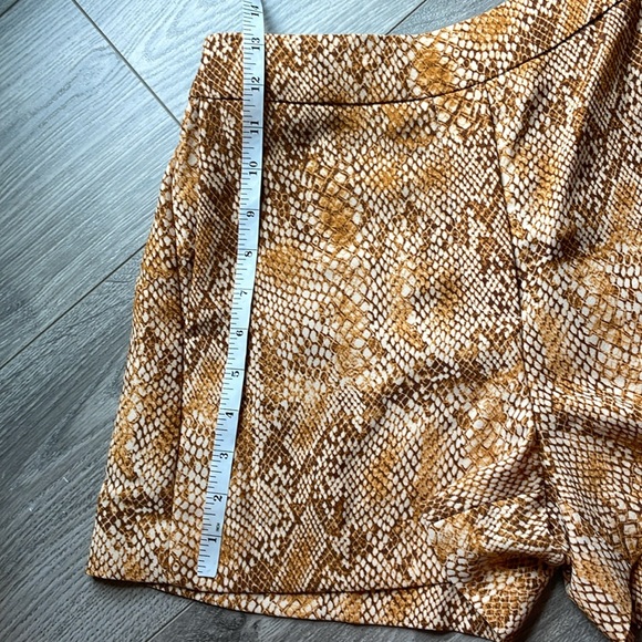 Aritzia Babaton Conan Python Print  Dress shorts with slash pockets . - Picture 7 of 9